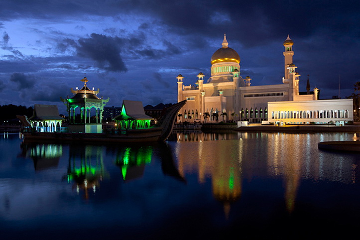 Sultanat de Brunei. Bandar Seri Begawan. Mosquée Saifuddien. © Pascal Meunier