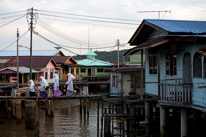 Sultanate of Brunei. Bandar Seri Begawan. Floating village.  Pascal Meunier