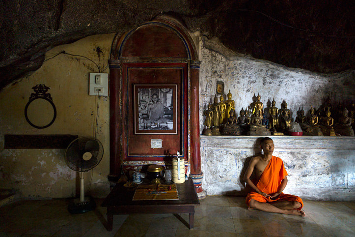 Thalande. Les grottes de Bouddha. Aux portes du Nirvana. Wat Tham Mangkon Thong
