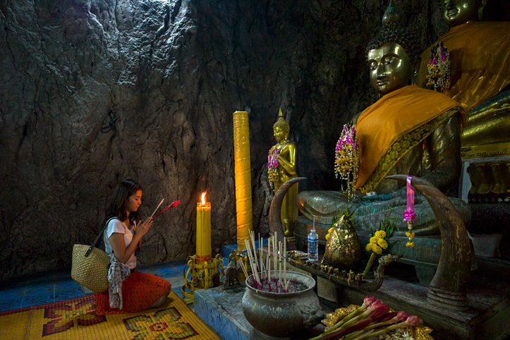 Thalande. Les grottes de Bouddha. Aux portes du Nirvana. Wat Tham Sua