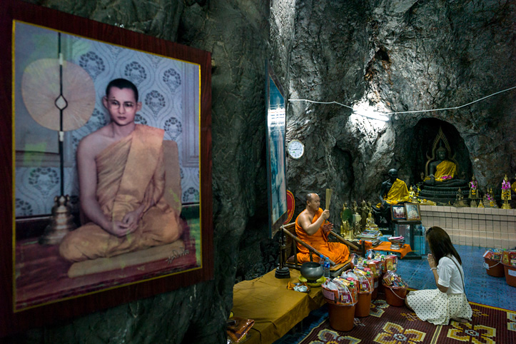 Thalande. Les grottes de Bouddha. Aux portes du Nirvana. Wat Tham Sua