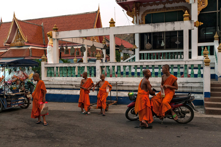 Thalande. Les grottes de Bouddha. Aux portes du Nirvana. Wat Tham Mangkon Thong