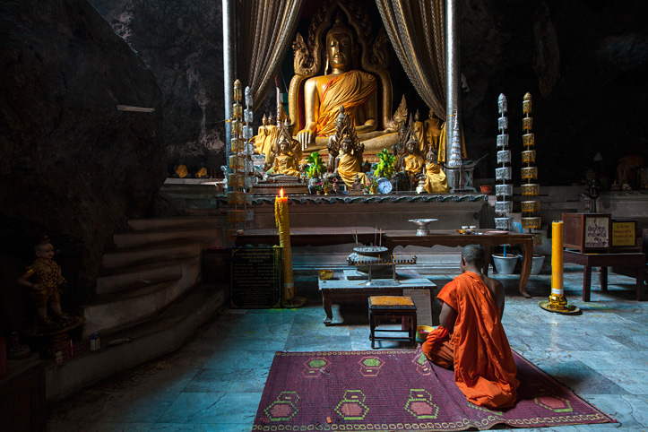 Thailand. The Buddha's caves. At the gates of Nirvana. Wat Ban Tham