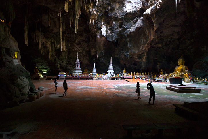 Thalande. Les grottes de Bouddha. Aux portes du Nirvana. Wat Tham Khao Luang
