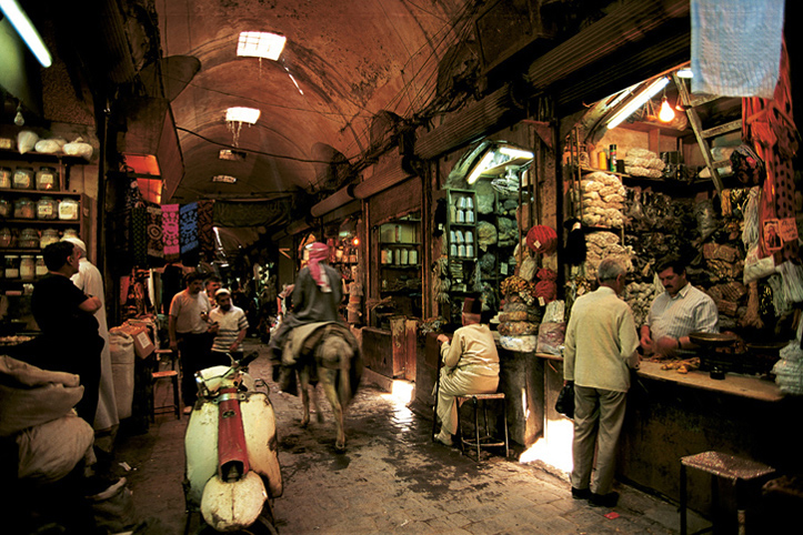 Syrie. Alep. Commerants du souk