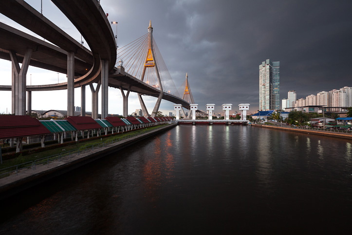 Thailand. Bangkok. Bhumibol bridge.  Pascal Meunier