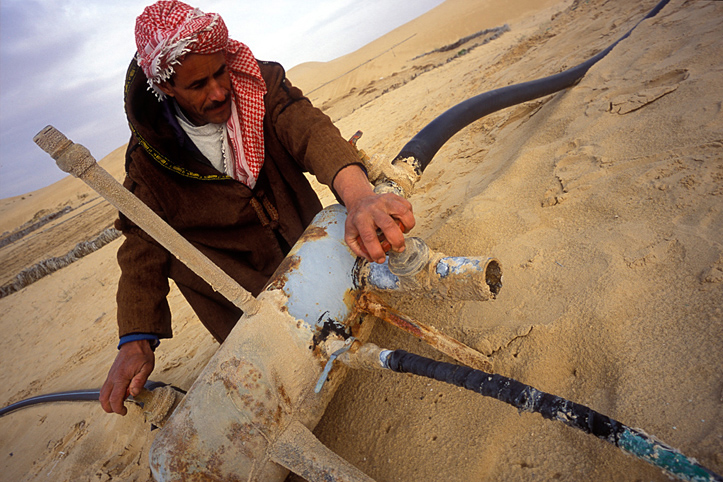 Algrie. El Oued. Contrle de l'irrigation