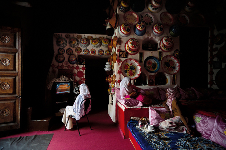 Ethiopia. Harar. Traditional interior. Women meeting