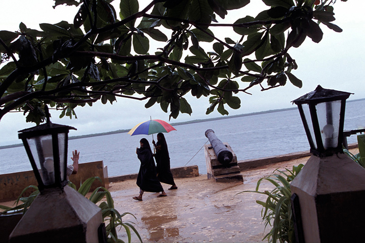 Kenya. Lamu. Pluie sur Harambee